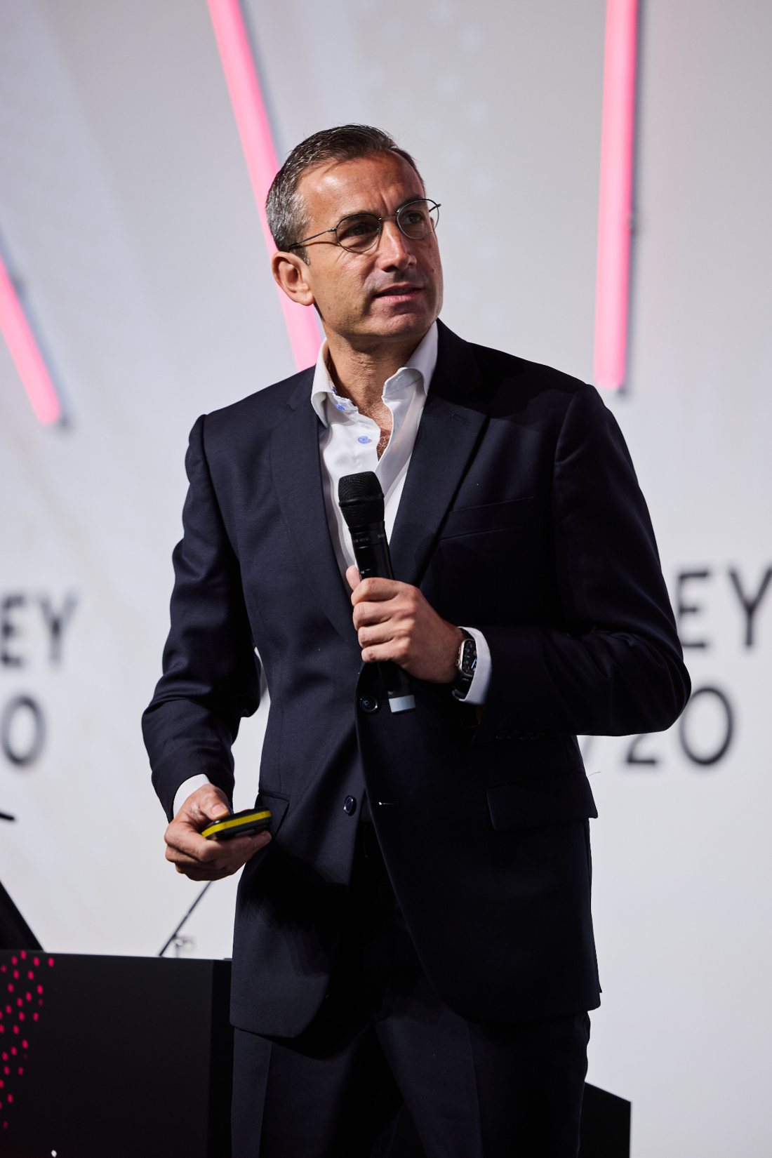Elliott Gotkine, creator and host of The F in Tech Podcast, on stage at Money20/20